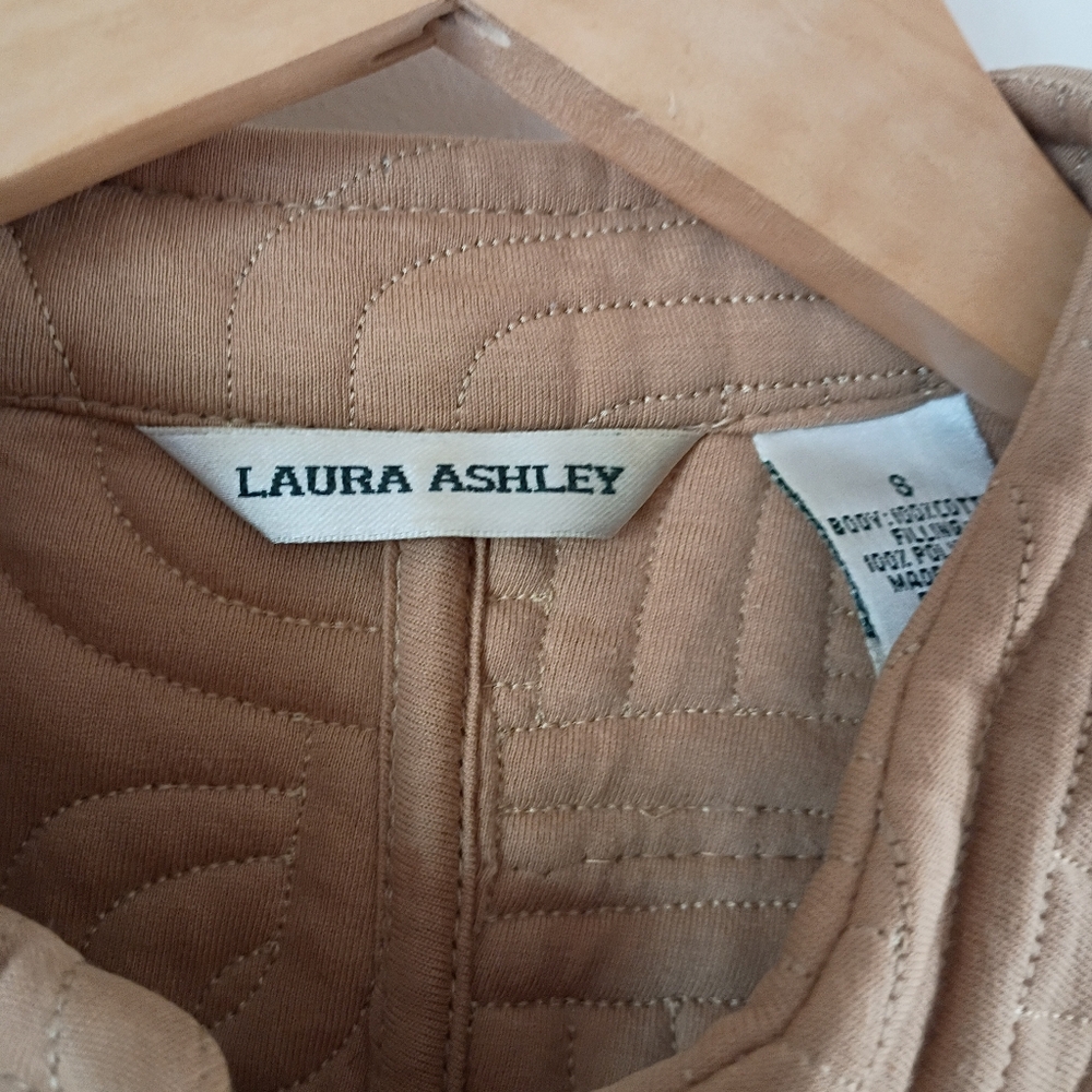 Laura Ashley Women's Beige Quilted Sequin Jacket.Pit To Pit 22" - Picture 4 of 6